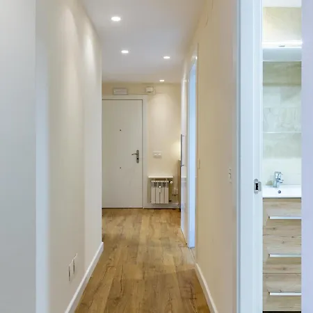 Ah Full&roomy Auditorio De Vut6502as